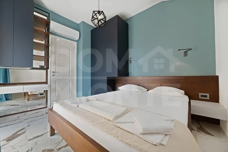 Izdavanje, dvosoban stan, 60m², Tivat, Crna Gora