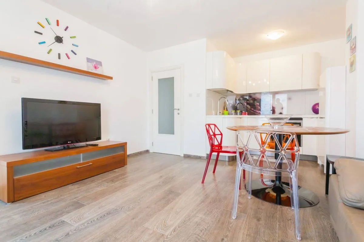 Prodaja, dvosoban stan, 60m², Sveti Stefan, Budva