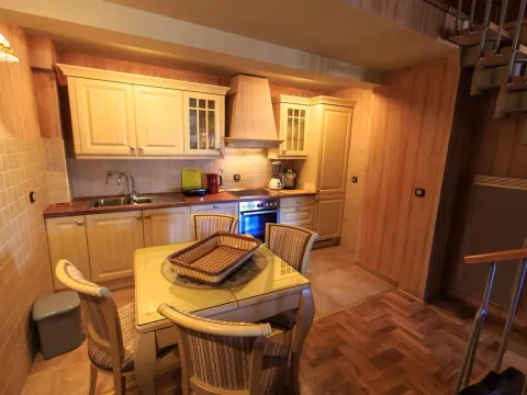 Prodaja, stan, 79m², Kotor, Crna Gora - image 9