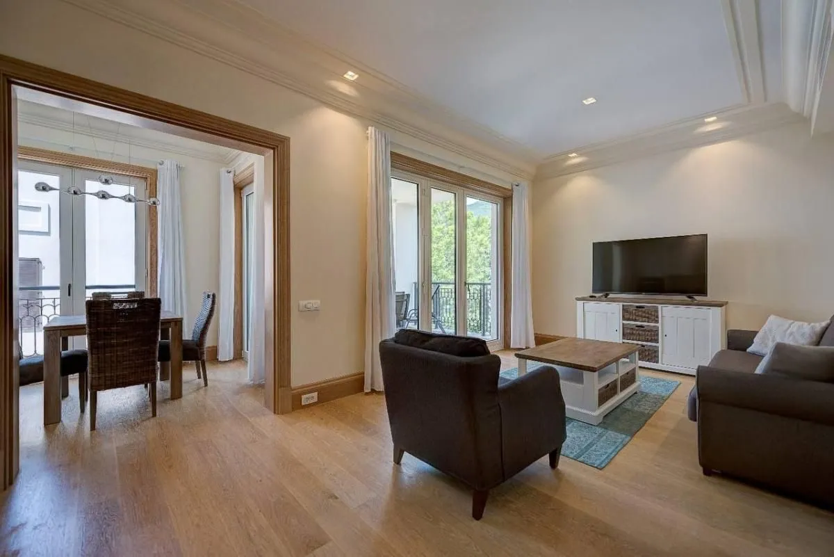 Rent, one bedroom apartment, 79m², Tivat, Crna Gora