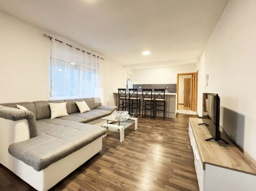 Izdavanje, jednosoban stan, 57m², Zelenika, Herceg Novi