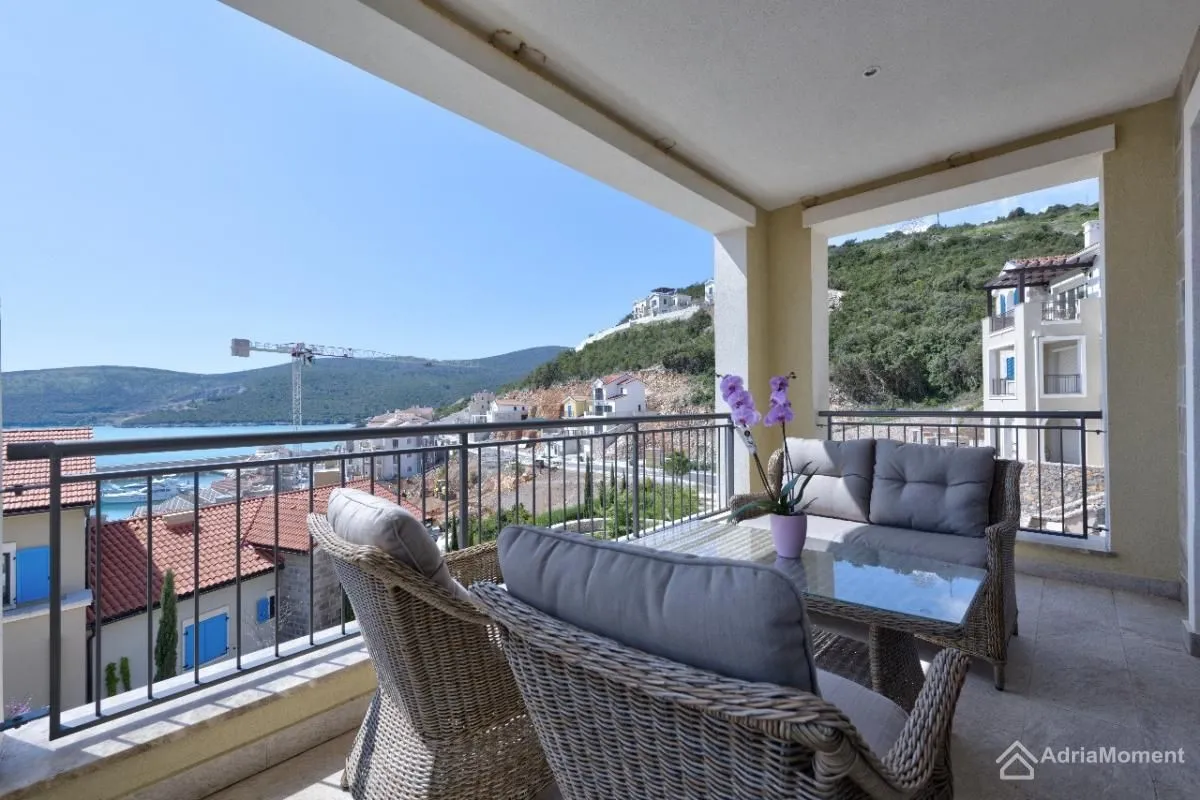 Prodaja, dvosoban stan, 143m², Radovići, Tivat