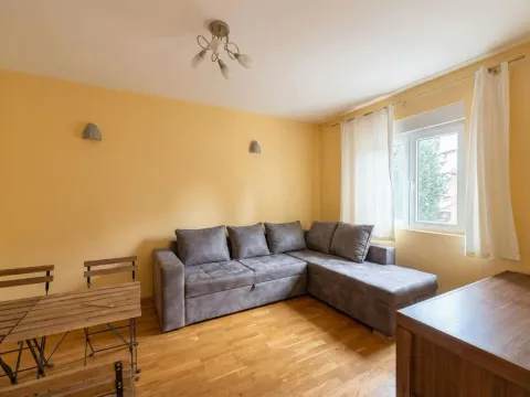 Rent, two bedroom apartment, 60m², Tivat, Crna Gora - image 1