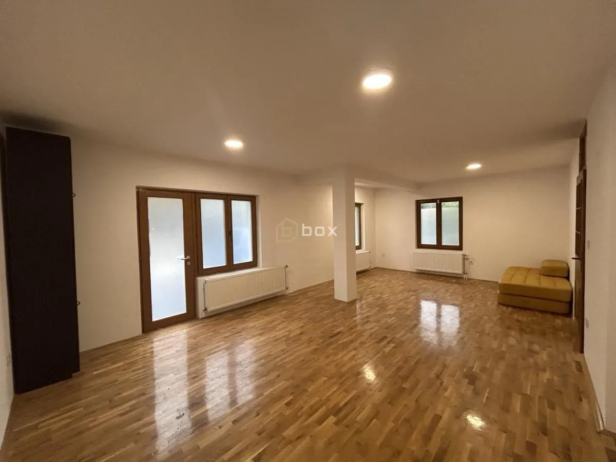 Rent, office space, 51m², Durlan, Niš