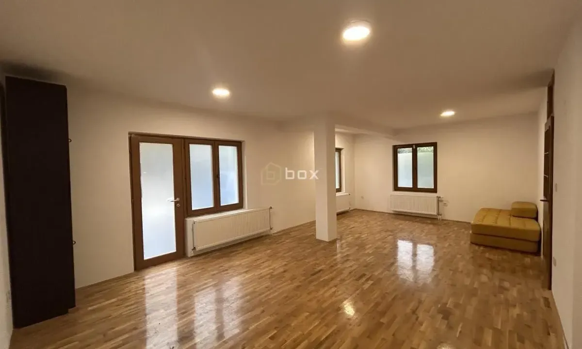 Izdavanje, poslovni prostor, 51m², Durlan, Niš