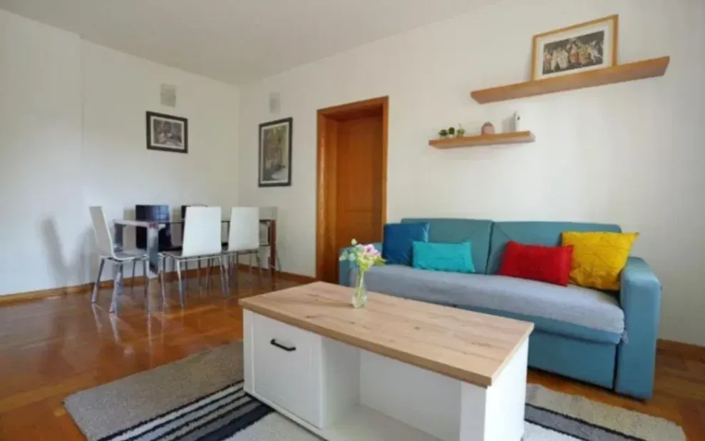 Izdavanje, dvosoban stan, 60m², Centar, Podgorica