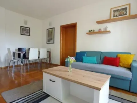Izdavanje, dvosoban stan, 60m², Centar, Podgorica