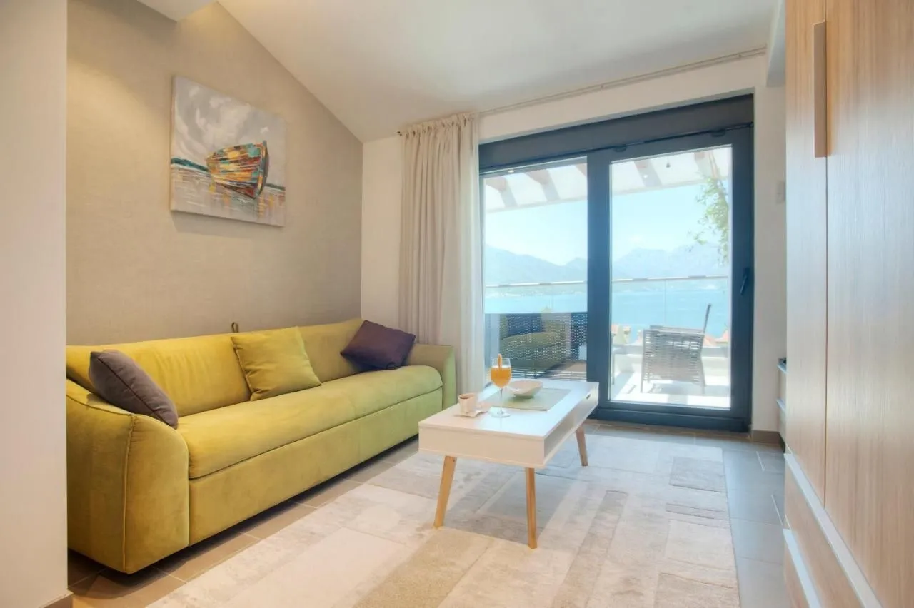 Prodaja, kuća, 210m², Dobrota, Kotor