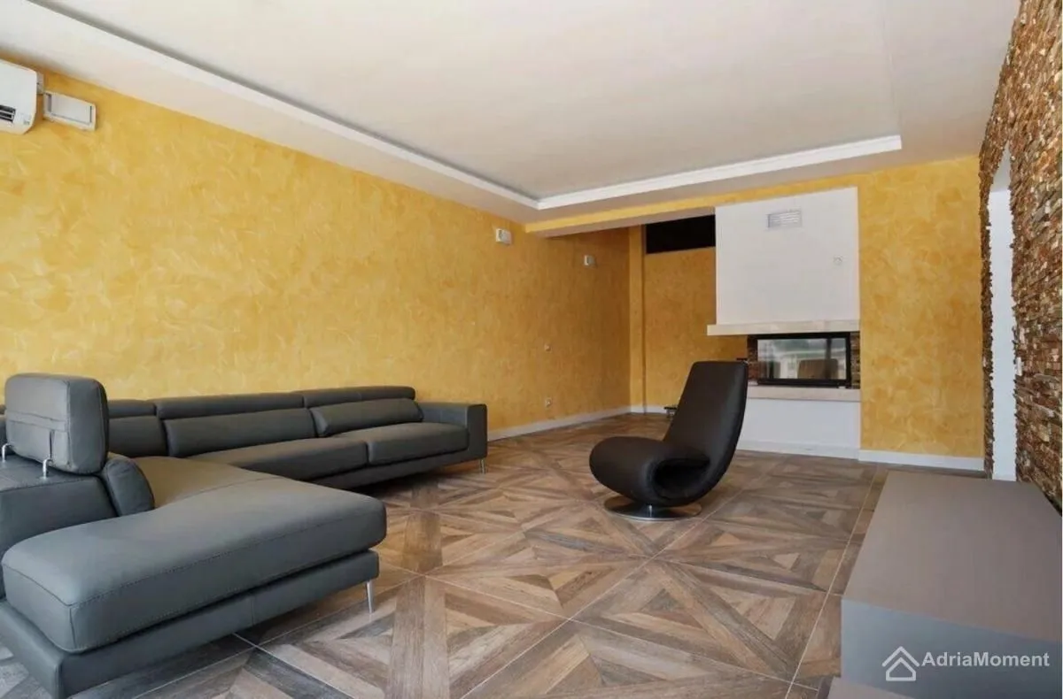 Prodaja, četvorosoban stan, 350m², Rafailovići, Budva