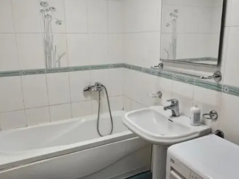 Izdavanje, dvosoban stan, 70m², Stari Aerodrom, Podgorica - image 4