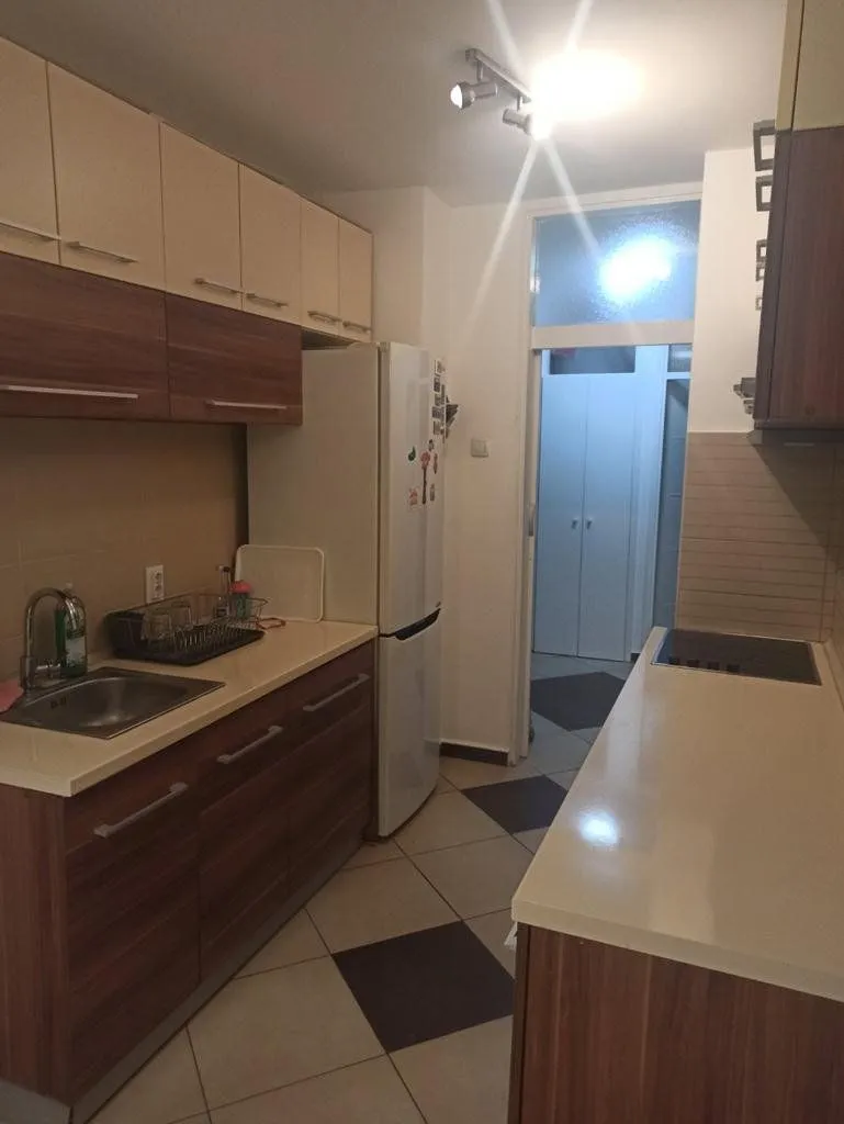 Izdavanje, dvosoban stan, 80m², Blok 6, Podgorica
