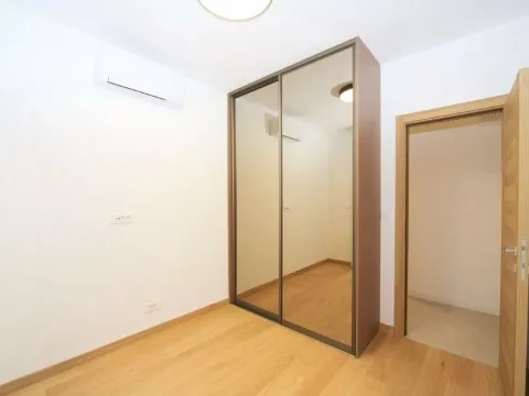 Izdavanje, trosoban stan, 104m², City Kvart, Podgorica - image 7