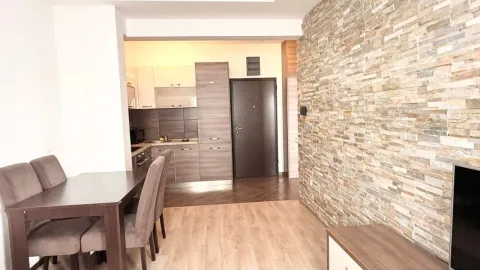Dnevni boravak sa trpezarijom i pogledom na kuhinju. - image 8
