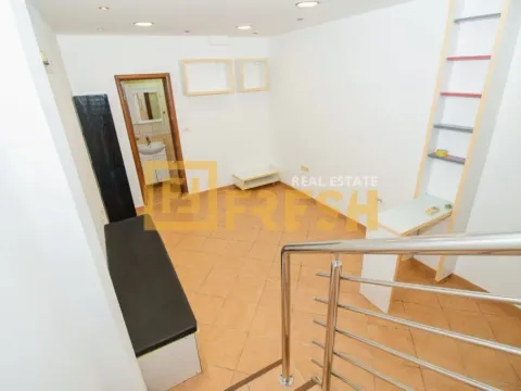 Izdavanje, poslovni prostor, 46m², Centar, Podgorica - image 4