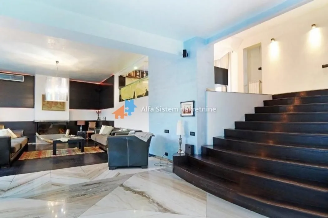 Rent, house, 365m², Uciteljsko Naselje, Zvezdara Sve Podlokacije