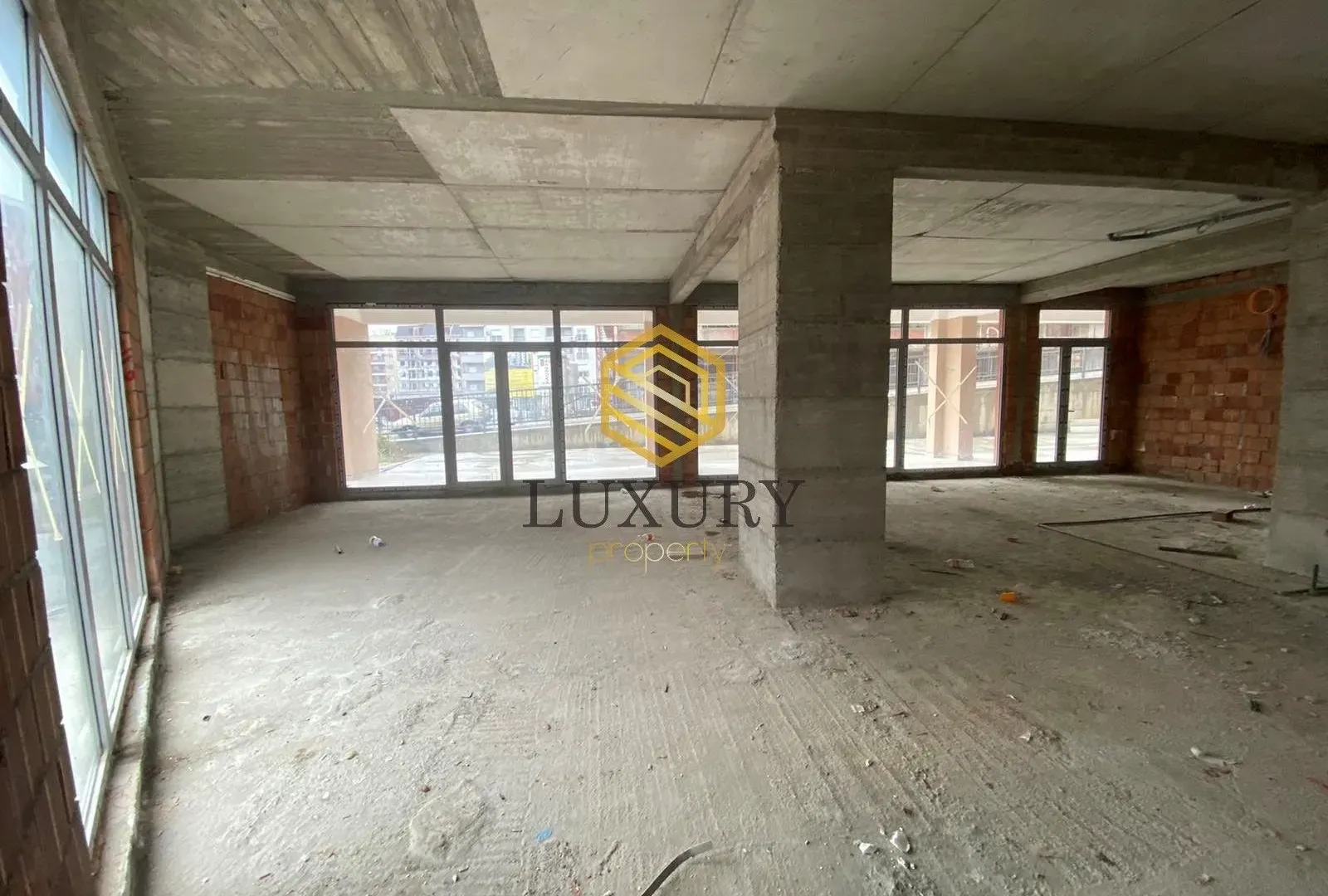 Izdavanje, poslovni prostor, 90m², Ljubović, Podgorica