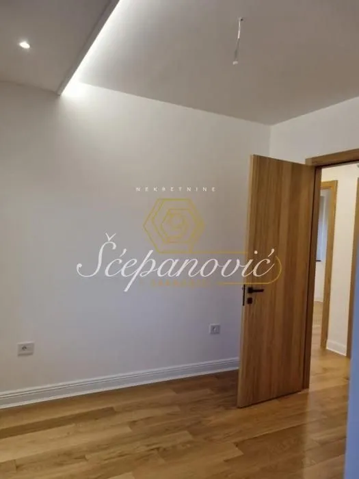 Prodaja, četvorosoban stan, 92m², Adamovićevo Naselje, Novi Sad Sve Podlokacije