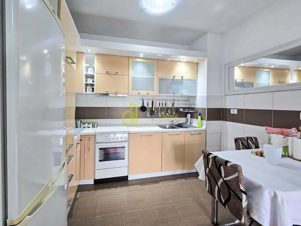 Izdavanje, dvosoban stan, 75m², City Kvart, Podgorica