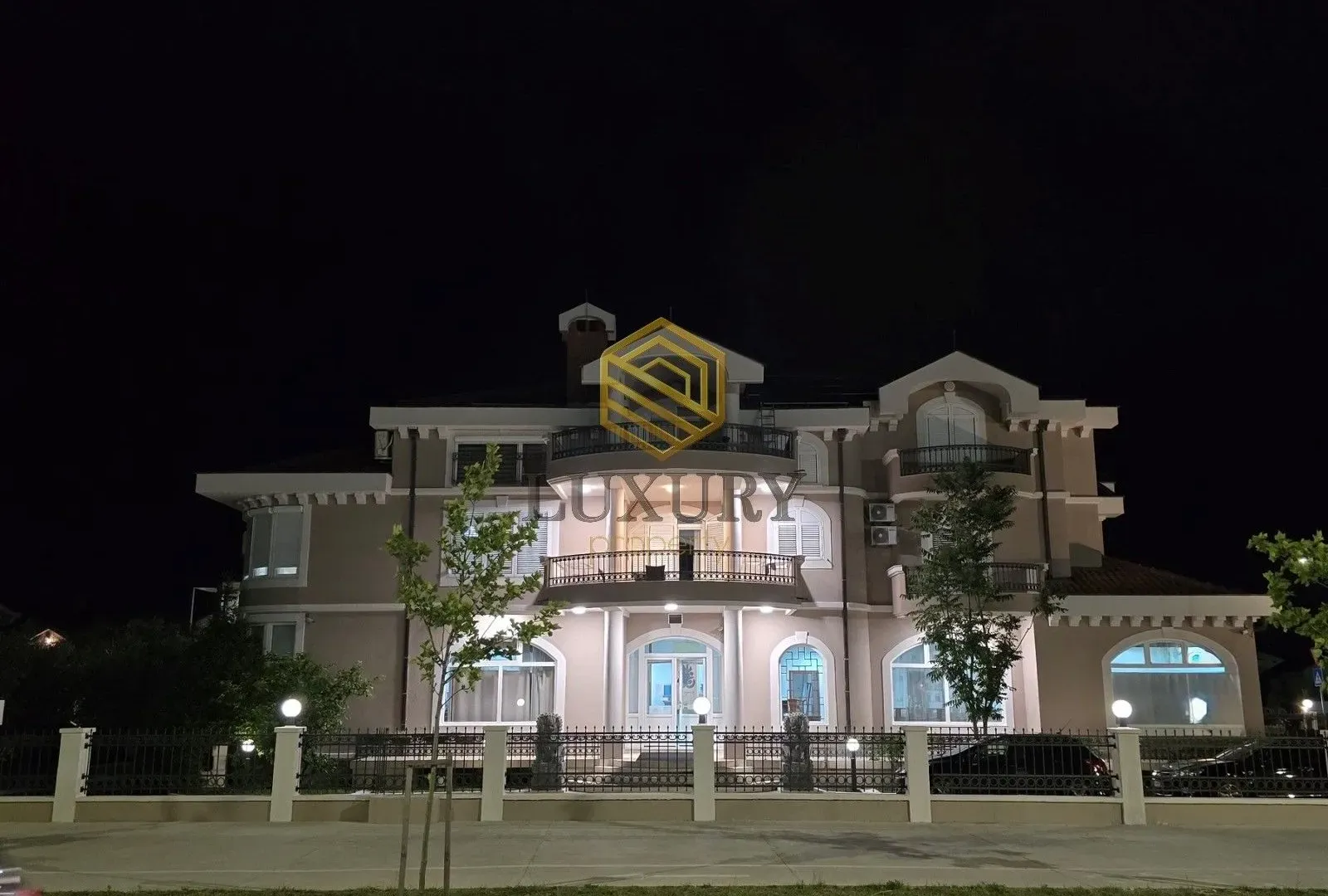 Rent, office space, 500m², Stari Aerodrom, Podgorica