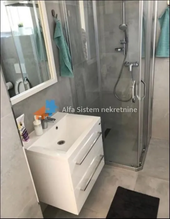 Izdavanje, dvosoban stan, 42m², Vračar Sve Podlokacije, Beograd