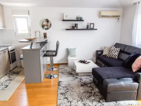 Izdavanje, jednosoban stan, 50m², Blok 9, Podgorica - image 7