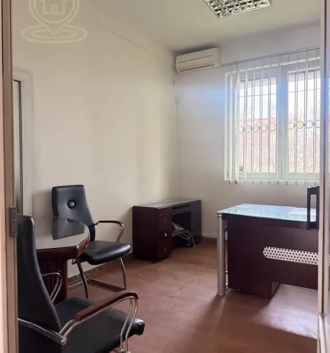 Izdavanje, poslovni prostor, 90m², Savski Venac, Beograd