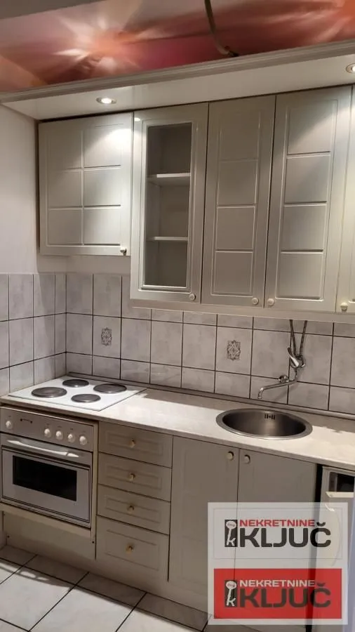 Prodaja, jednosoban stan, 38m², Bulevar Oslobodjenja, Novi Sad Sve Podlokacije