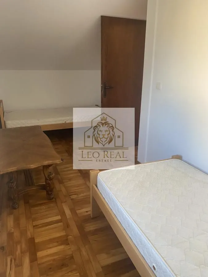 Izdavanje, kuća, 330m², Dobanovci, Surčin