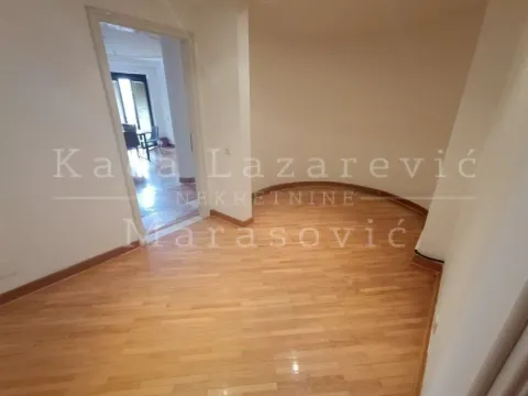 Izdavanje, trosoban stan, 147m², Kalenić Pijaca, Vračar Sve Podlokacije - image 9