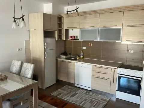 Izdavanje, jednosoban stan, 57m², City Kvart, Podgorica - image 1