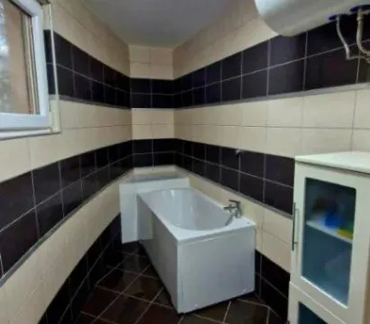 Izdavanje, trosoban stan, 135m², Tomba, Bar - image 11