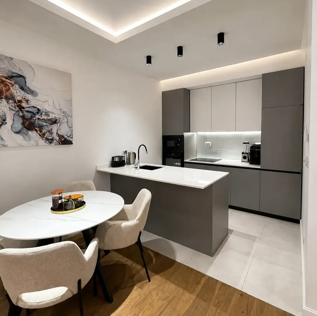 Prodaja, jednosoban stan, 65m², Soho City, Bar