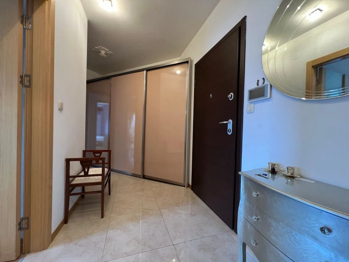 Izdavanje, trosoban stan, 103m², Momišići, Podgorica
