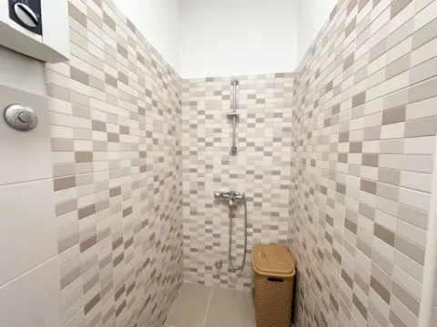 Izdavanje, poslovni prostor, 75m², Centar, Podgorica - image 9