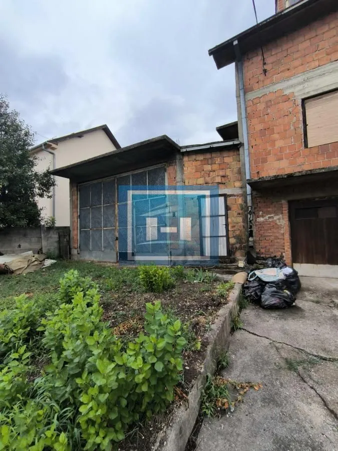 Sale, house, 350m², Ćuprija, Srbija