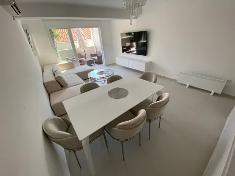 Rent, one bedroom apartment, 50m², Stari Grad, Budva - image 8