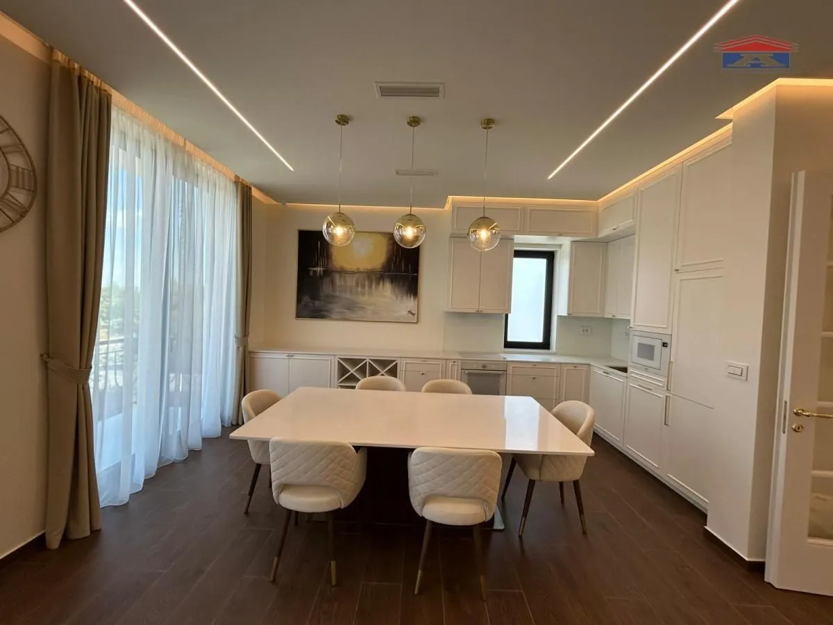 Izdavanje, četvorosoban stan, 120m², Sremska Kamenica, Petrovaradin