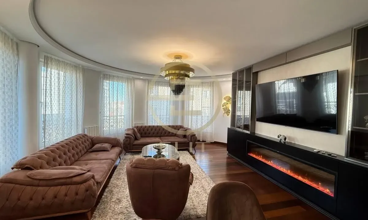 Izdavanje, stan, 116m², Socijalno, Novi Sad Sve Podlokacije