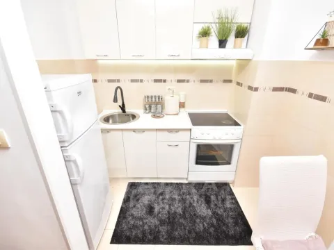 Prodaja, jednosoban stan, 40m², Stari Aerodrom, Podgorica - image 4