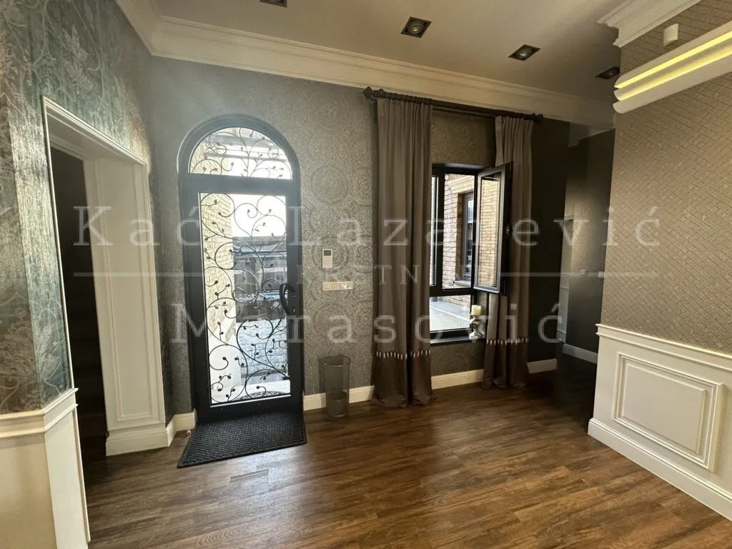 Izdavanje, stan, 250m², Skadarlija, Beograd