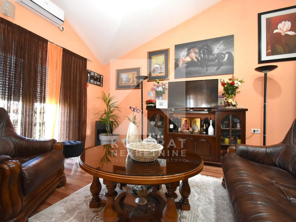 Prodaja, kuća, 300m², Donja Gorica, Podgorica