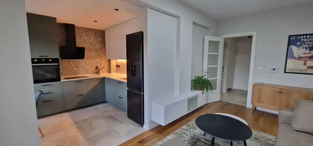 Prodaja, dvosoban stan, 70m², Kalimanj, Tivat