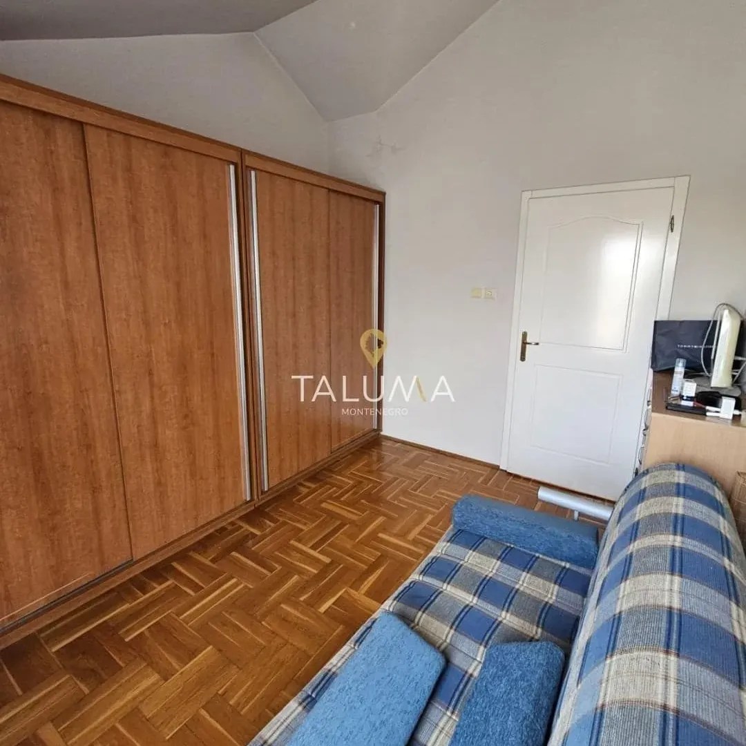 Izdavanje, kuća, 300m², Masline, Podgorica