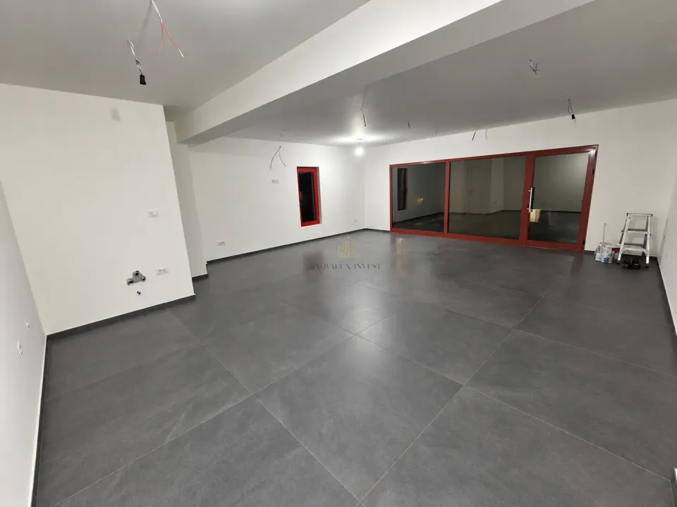 Izdavanje, poslovni prostor, 54m², Momišići, Podgorica