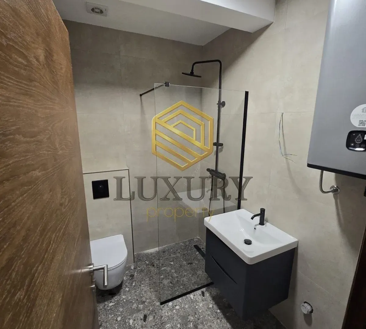 Izdavanje, trosoban stan, 81m², Vezirov Most, Podgorica