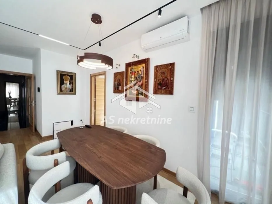 Prodaja, četvorosoban stan, 88m², Južni Bulevar, Vračar Sve Podlokacije