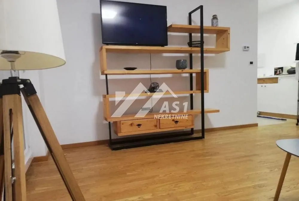 Izdavanje, trosoban stan, 69m², Sajam, Novi Sad Sve Podlokacije