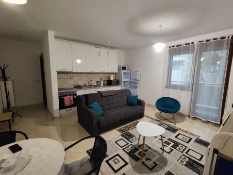 Rent, one bedroom apartment, 58m², Bečići, Budva - image 9