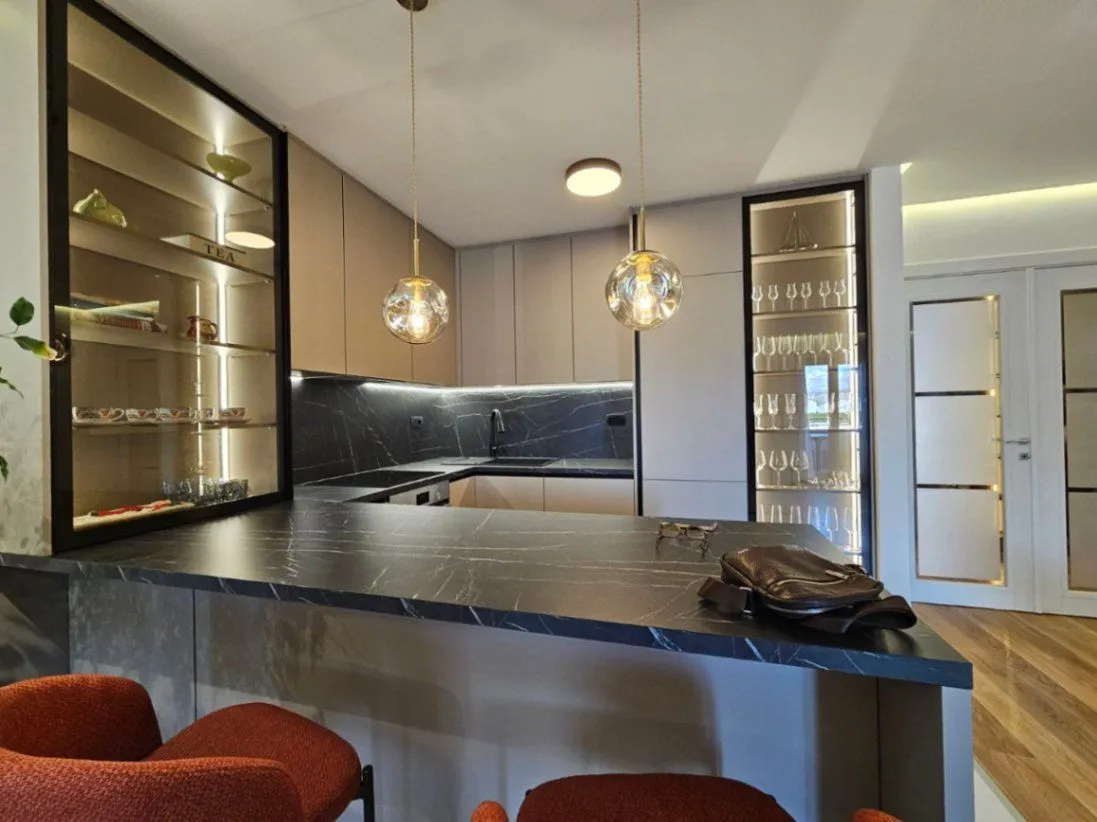 Izdavanje, dvosoban stan, 110m², Central Point, Podgorica