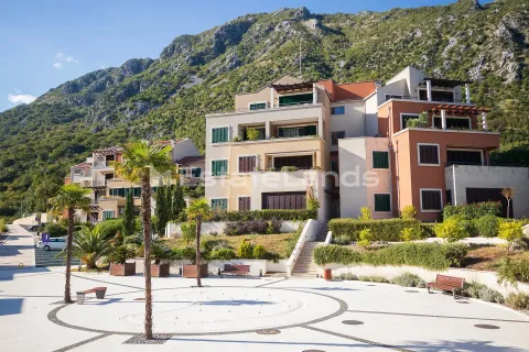 Prodaja, trosoban stan, 97m², Morinj, Kotor - image 19